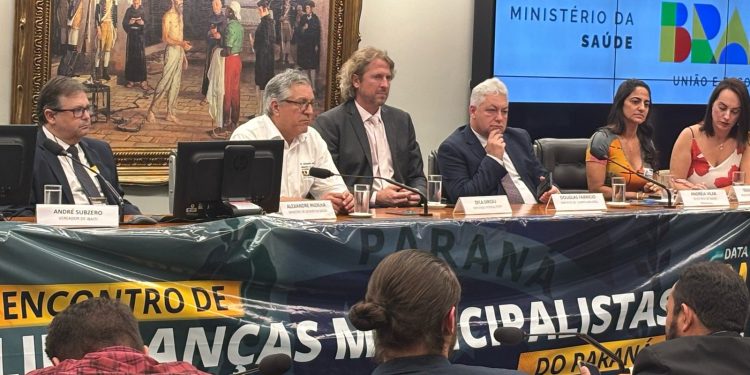 Primeira agenda de Douglas em Brasília tem audiência com Ministro da Saúde e reunião com Deputados