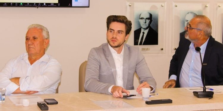 Curitiba: Acicam e Cacercopar presentes à reunião de conselho da Faciap
