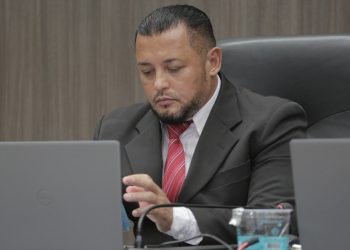 Dona de casa arrastada por enxurrada foi salva por dois militares