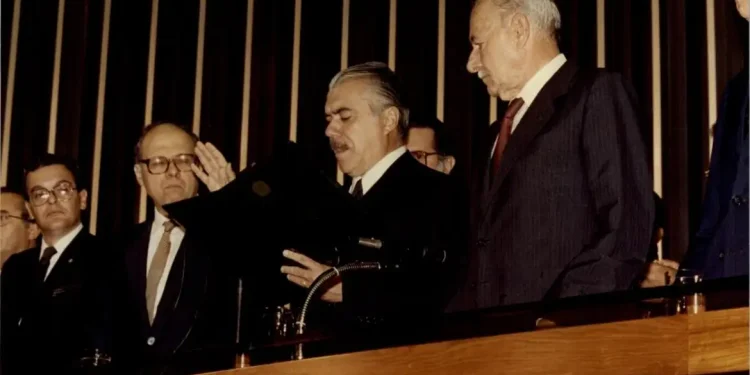 Redemocratização: há 40 anos, Sarney assumia a presidência do Brasil