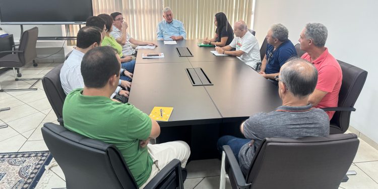 Prefeitura de Campo Mourão garante reajuste com aumento real e ampliação do vale-alimentação aos servidores municipais