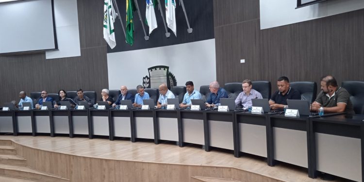 Vereador tem que cumprir horário na Câmara?