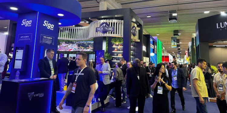 1º dia da ExpoApras reforça colaboração entre o setor supermercadista e o cooperativismo paranaense