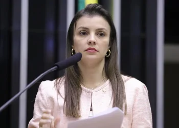 Deputada federal acusa marido de agressões físicas e psicológicas