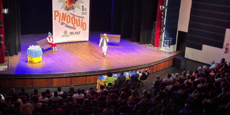Teatro Municipal de Campo Mourão lota para mais uma edição do tradicional Concurso Pinóquio