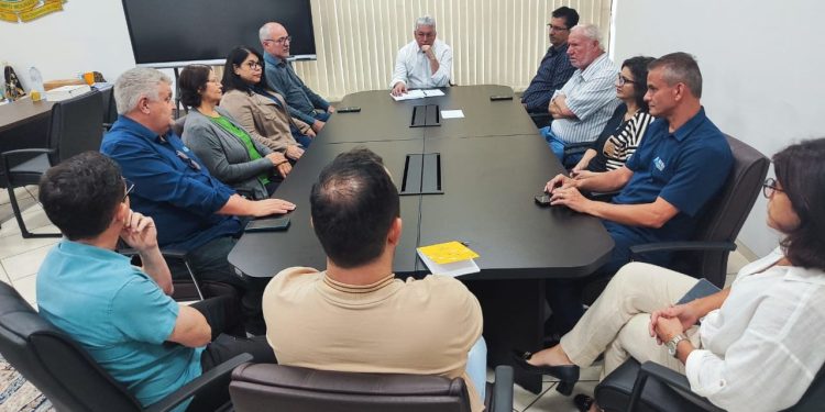 Prefeito e contabilistas discutem ações para reforçar campanha do Imposto de Renda em Campo Mourão