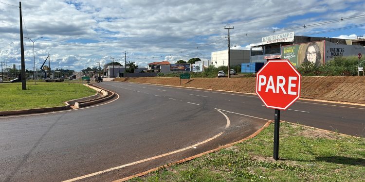 Campo Mourão: rotatória na saída para Maringá recebe alteração na sinalização