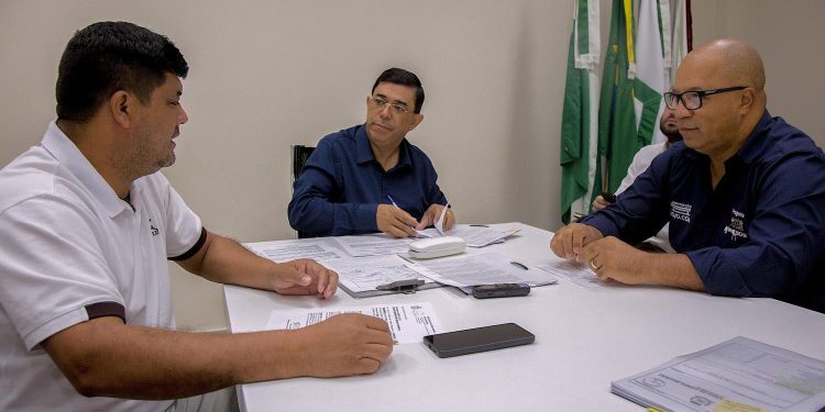 Saúde e Fazenda prestam contas na Escola Prof. José Domingos de Souza no Jd. Tropical
