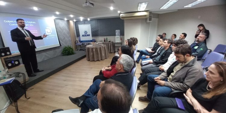Segurança jurídica: Sucesso marca palestra na Acicam