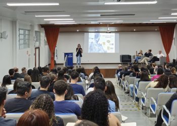 Diretran de Campo Mourão e PRF promovem palestra sobre direção defensiva a universitários