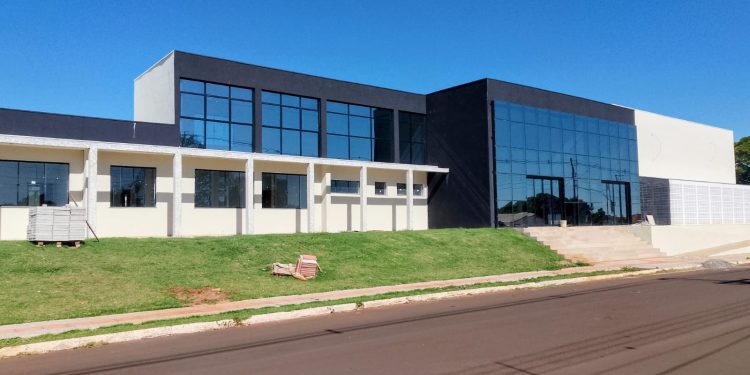 Farol constrói nova Prefeitura com grande auditório sendo uma das maiores da região