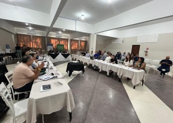 C. Mourão e região representados em reunião de conselho da Fecopar