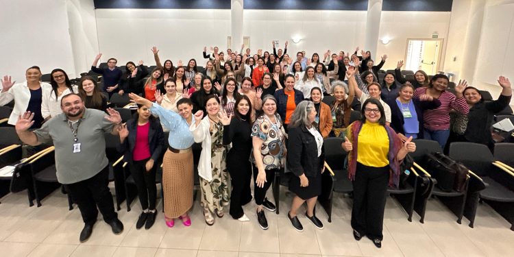 Campo Mourão encerra capacitação estadual voltada à política para mulheres com participação de 25 municípios