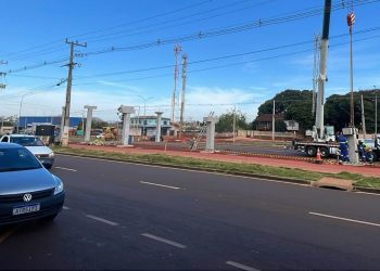 Tráfego na entrada da cidade será desviado no sábado para construção de passarelas