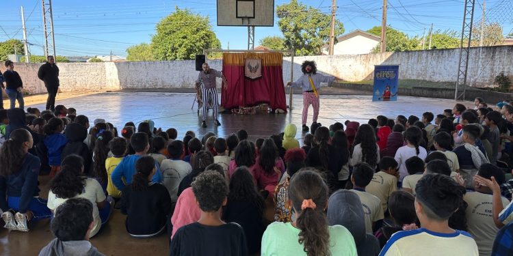 Mostra itinerante do Festival de Circo de Campo Mourão leva arte e encanto às escolas municipais