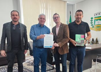 Conselho de Arquitetura e Urbanismo do Paraná entrega Carta de Intenções ao prefeito de Campo Mourão