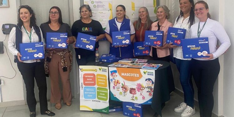 Secretaria Municipal de Educação de Campo Mourão entrega kits do Aprova Paraná às escolas municipais