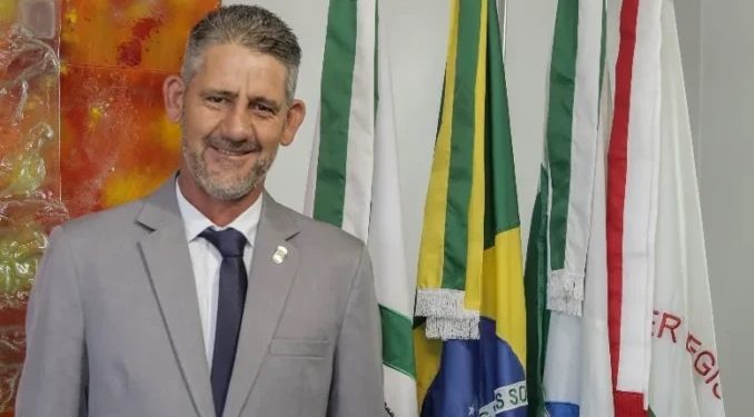 Presidente do Legislativo na reunião mensal da Acicam