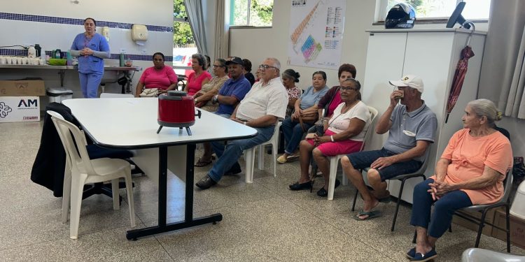 Pacientes do Hiperdia recebem orientações sobre vacinação em Campo Mourão