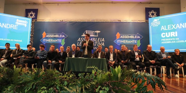 Em Sessão Especial, deputados recebem reivindicações da sociedade civil organizada de Campo Mourão e Região