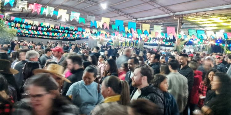 Arraiá dos 32 anos de Farol: Prefeito Oclecio Meneses aponta avanços do município e anuncia Expofar 2025