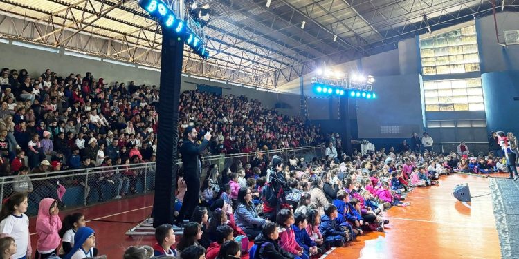 Marialva: Mais de 1.600 crianças na estreia de turnê da Sou Arte