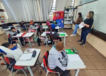 Rodas de conversa com alunos e panfletagem marcam Semana de Combate ao Trabalho Infantil