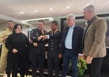 Prefeito de Campo Mourão participa de troca de comando dos Bombeiros e entrega viatura