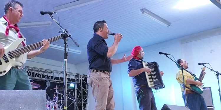 Grande Sucesso: Confraternização de municípios marcou Baile Regional da Melhor Idade em Farol