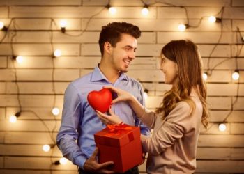 Dia dos Namorados: Procon orienta sobre políticas de troca e devoluções de presentes