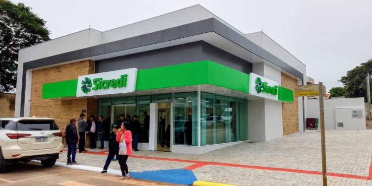 Moderna agência Banco Sicredi é inaugurada em Farol