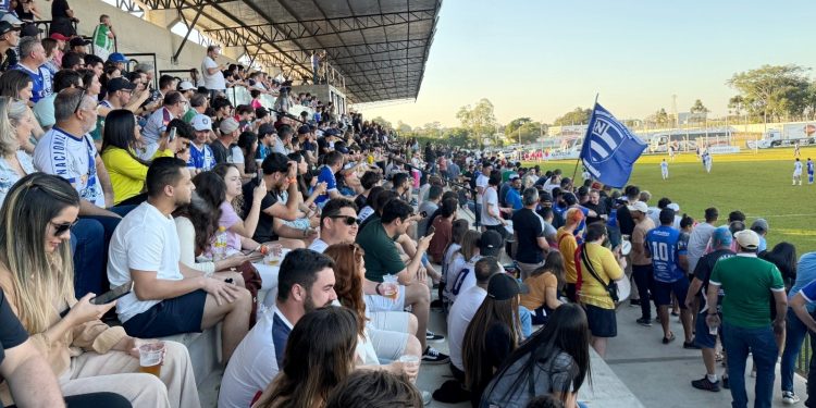 Fim de semana de emoção para a torcida mourãoense no campo e na quadra