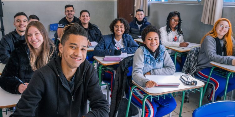 Alunos e professores da rede estadual entram em recesso a partir do dia 10