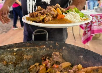 Prato típico de Campo Mourão é o grande destaque do domingo na 30ª Festa Nacional do Carneiro no Buraco