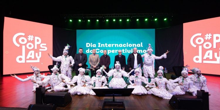 Dia do Cooperativismo: Associação Sou Arte foi uma das atrações do Coop’s Day, em SC