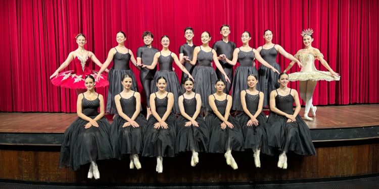 Espetáculo “Divertissement” leva grandes clássicos do balé ao palco do Teatro Municipal de Campo Mourão