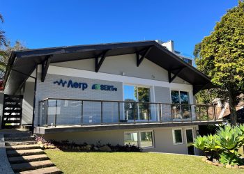 Aerp celebra 50 anos com campanha institucional, lançamento de livro e evento especial em Curitiba