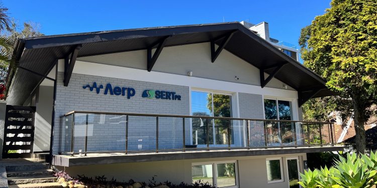 Aerp celebra 50 anos com campanha institucional, lançamento de livro e evento especial em Curitiba