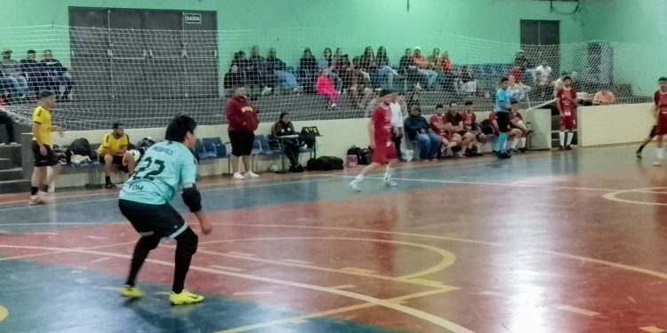Grande público e muitos gols marcam a abertura da Copa Futsal de Farol