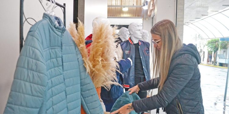 Lojas de Campo Mourão atendem até às 17 horas neste sábado