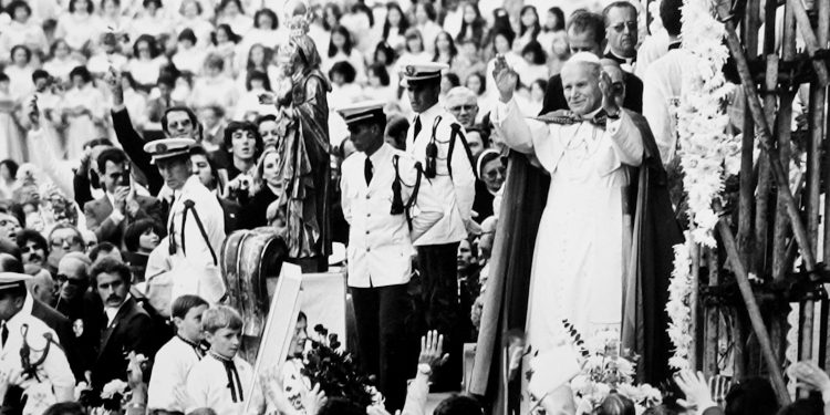 Há 45 anos, Papa João Paulo II arrastava a maior multidão da história do Paraná