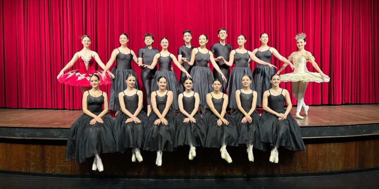 Bailarinos de Campo Mourão no Festival de Dança de Joinville