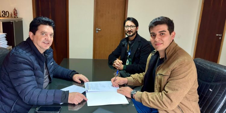 Programa Bolsa Universitária contempla estudantes em Farol