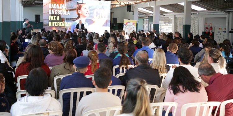 Campo Mourão lança campanha “Presença na Escola” com foco na frequência escolar e no fortalecimento da educação pública