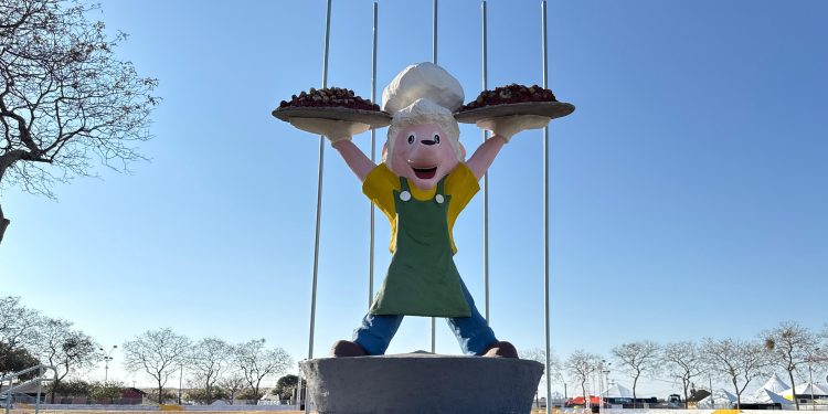 Campo Mourão abre a 30ª Festa Nacional do Carneiro no Buraco