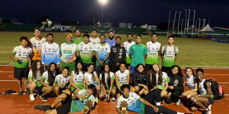Atletismo de Campo Mourão conquista título geral dos JOJUPs no masculino e feminino com 25 medalhas