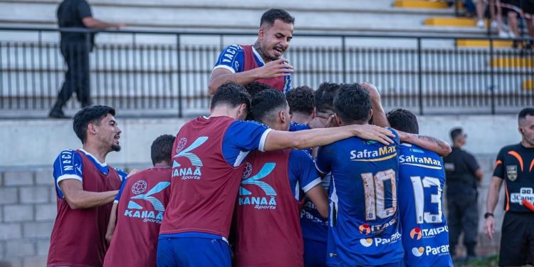 Nacional Atlético Clube disputa vaga histórica na elite do futebol paranaense neste sábado em Maringá