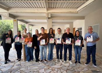 Prefeito, vice-prefeito e vereador de São Pedro do Ivaí visitam Farol para conhecer programas sociais de referencia