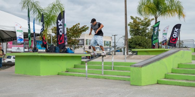 Skatistas mourãoenses conquistam bons resultados em etapa estadual do circuito paranaense de skate em Paranaguá
