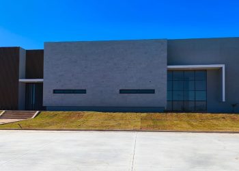 Moderno terminal de passageiros do aeroporto municipal em fase de conclusão